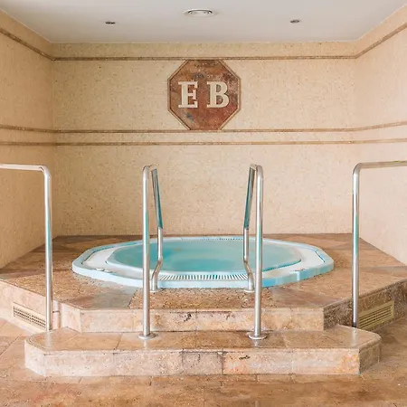 Puerto Banus Getaway Giant Heated Pool And Gym 马尔韦利亚