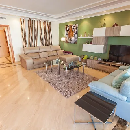 Puerto Banus Getaway Giant Heated Pool And Gym 马尔韦利亚