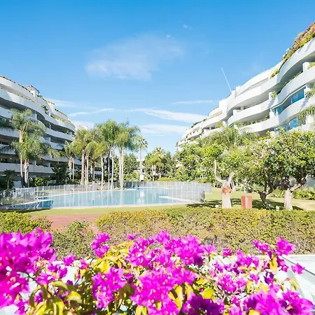 Puerto Banus Getaway Giant Heated Pool And Gym 马尔韦利亚
